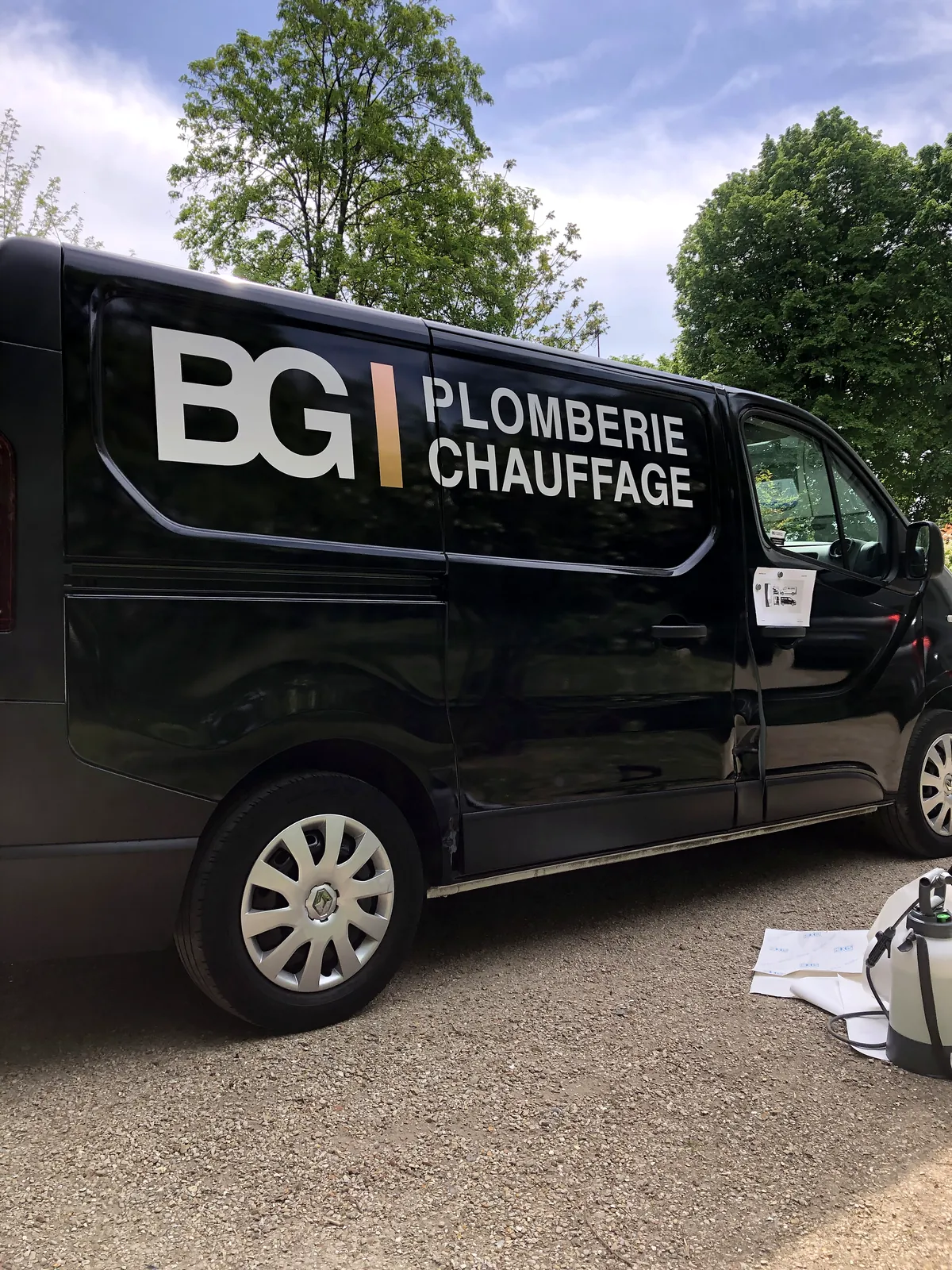 Camionnette BG Plomberie Chauffage — Plaisir 78