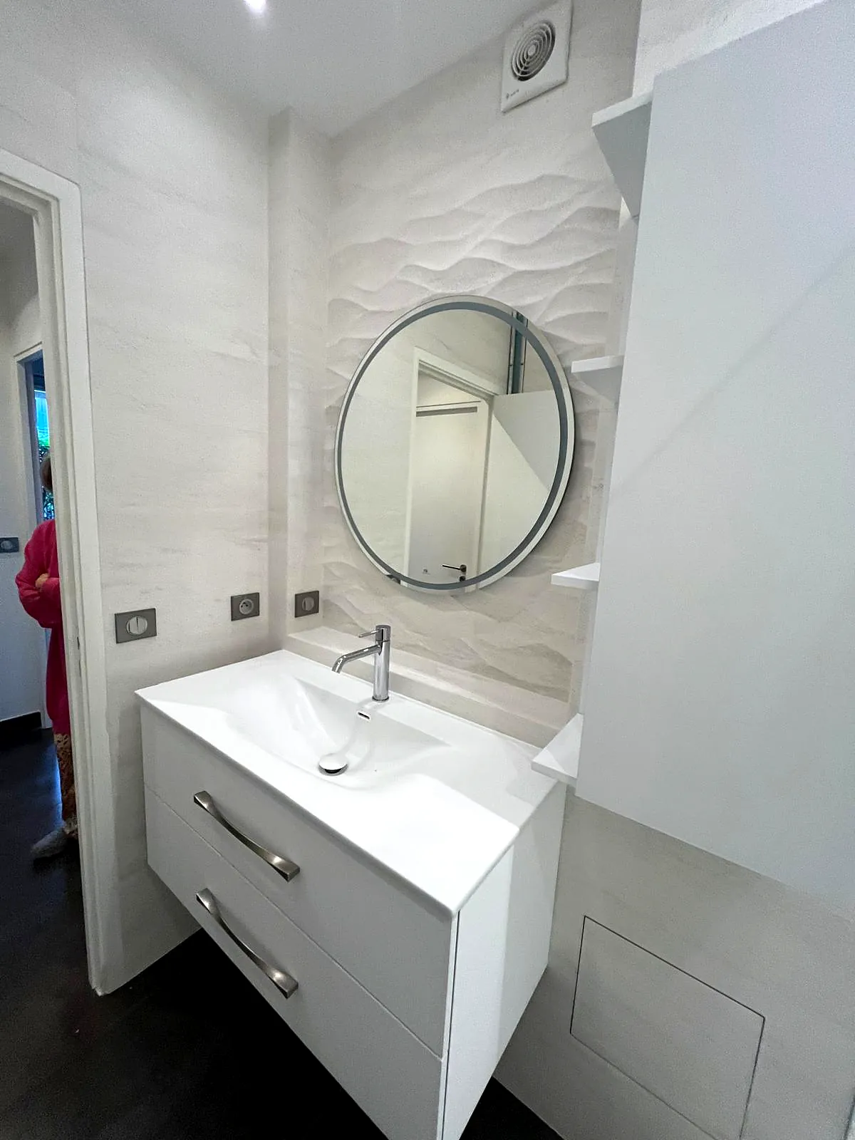 Meuble vasque suspendu et miroir rond