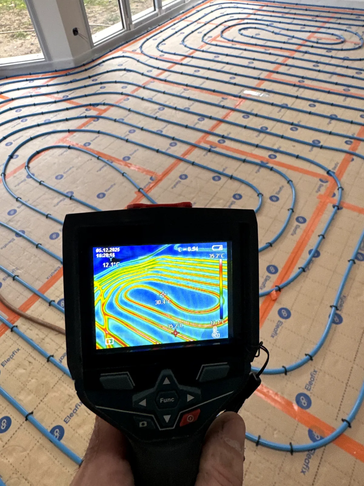 Contrôle des circuits du plancher chauffant à la caméra thermique
