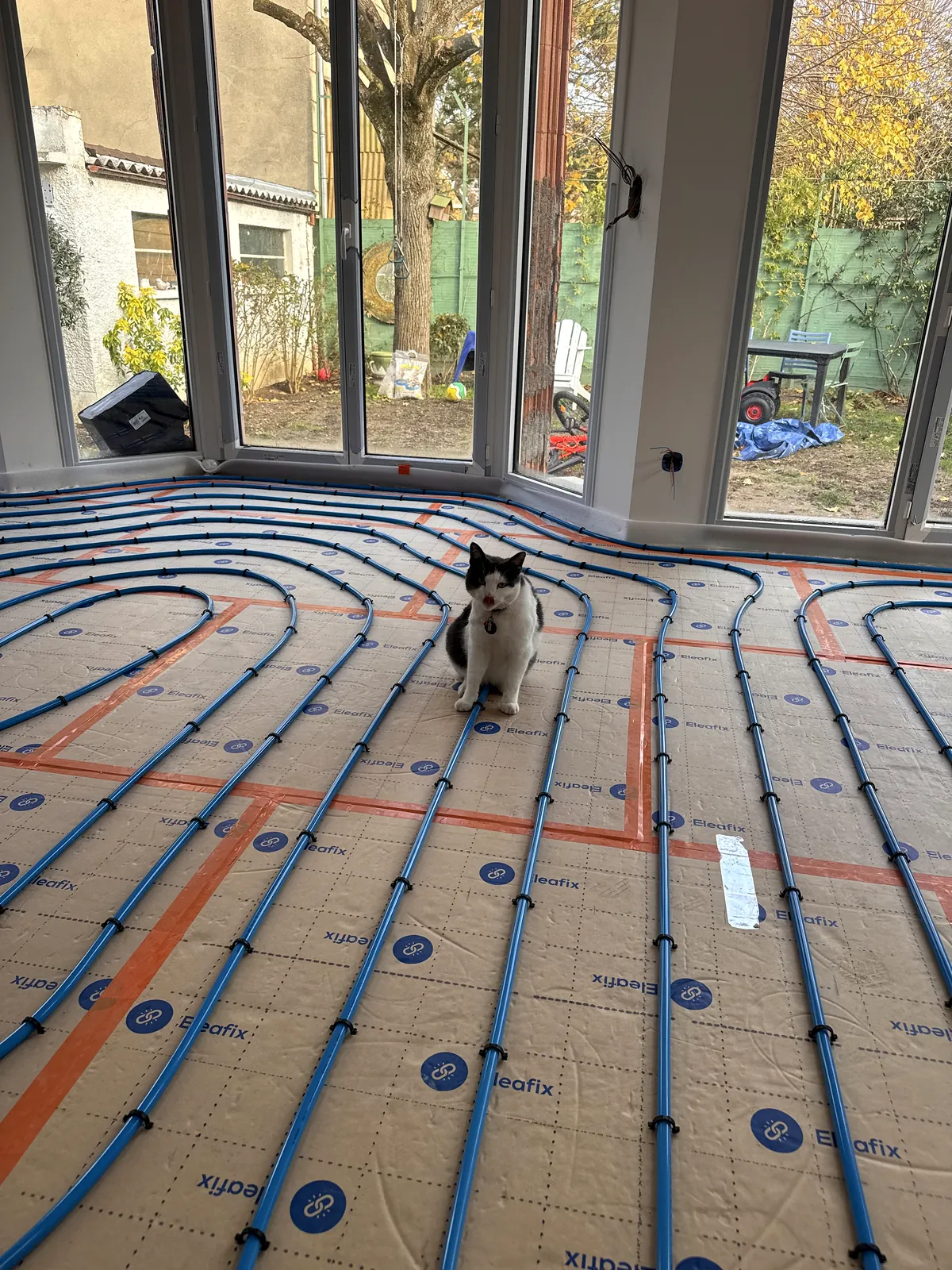 Réseau du plancher chauffant avant coulage de la chape